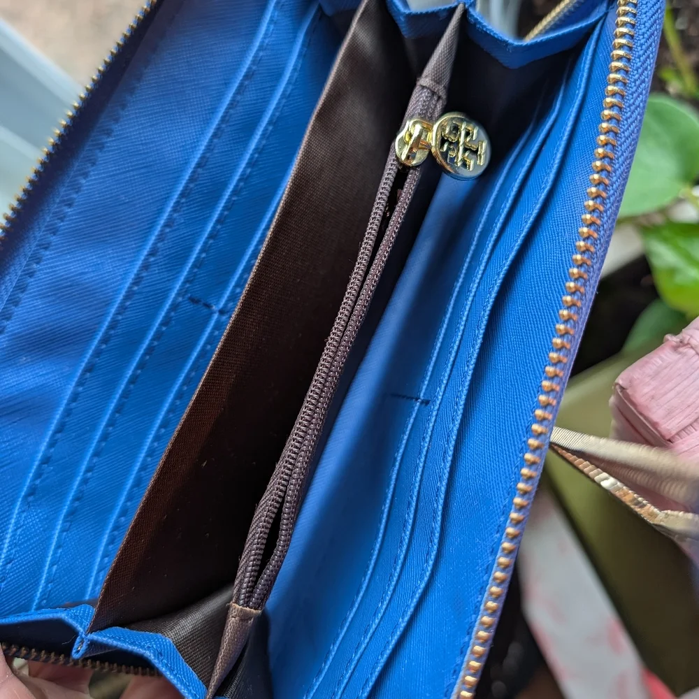 Tory Burch Blue Wallet - Picture 5 of 8